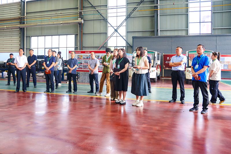 人民日报等十余家新闻媒体齐聚河南明博体育官网开展系列采访活动